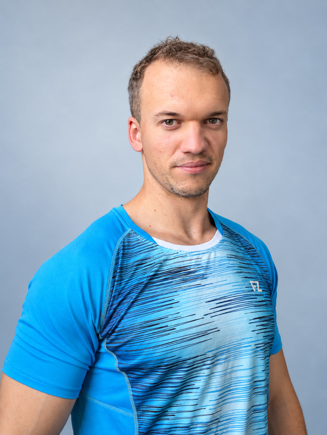 Ian Spiller v modri športni majici